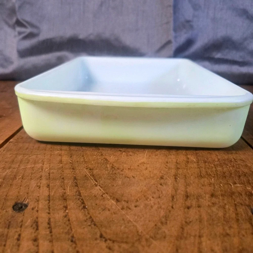 Vintage Pyrex Glass Baking Dish Lime Green 2 Qt Rectangle Casserole #232